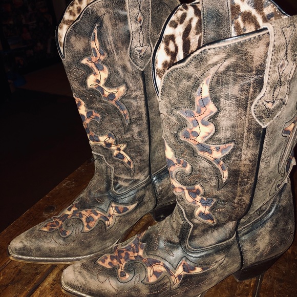 Laredo Leather boots with Leopard inlay. Size 9. - Picture 2 of 7